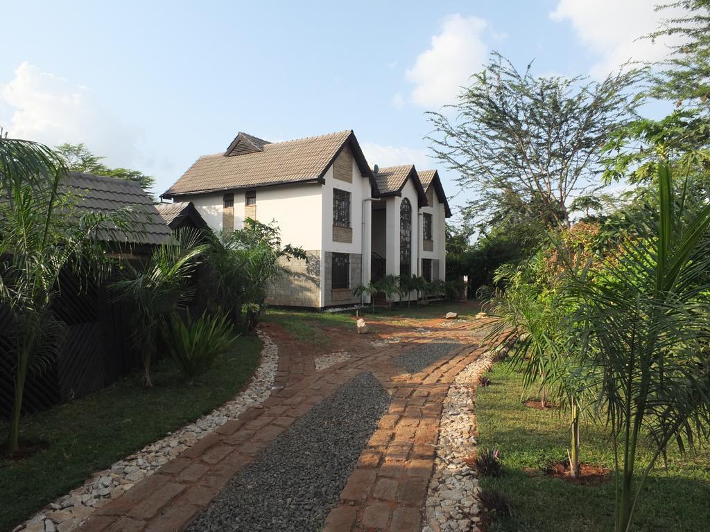 Afrika Lodges Voi Exteriör bild